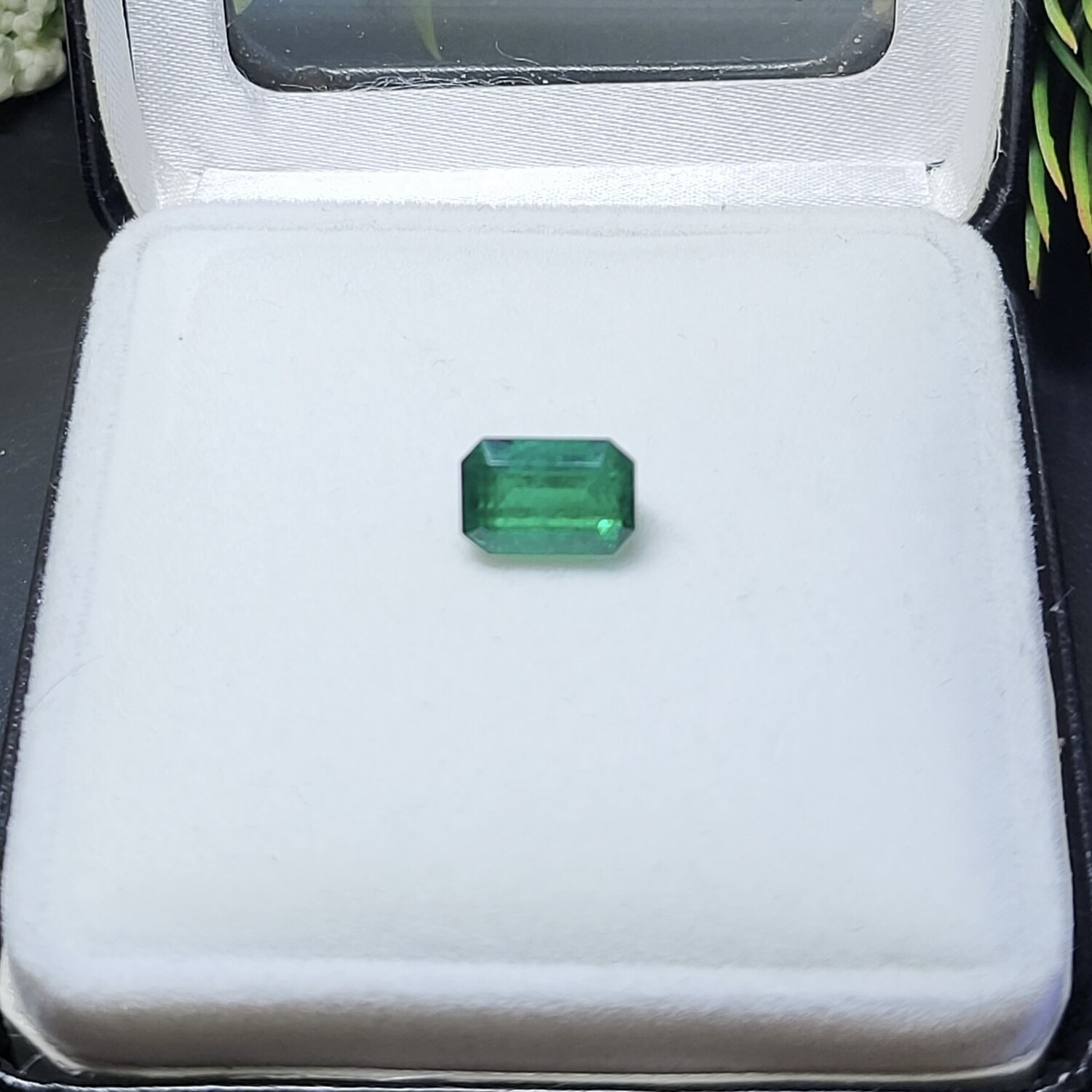 Emerald octagon cut 2.21 ct