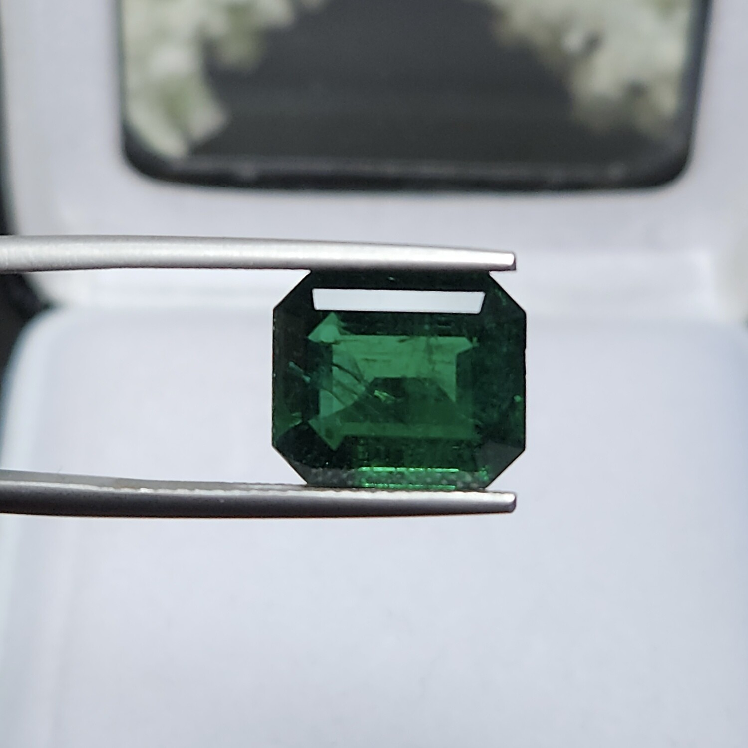 Emerald octagon cut 5.05 ct