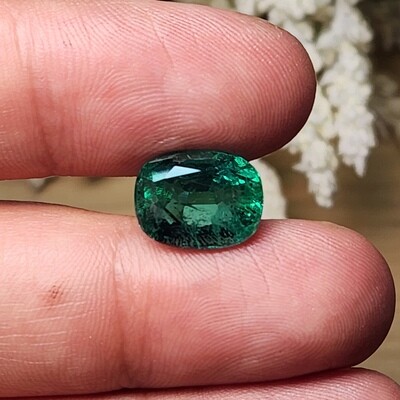 Emerald cushion cut 6.84 ct