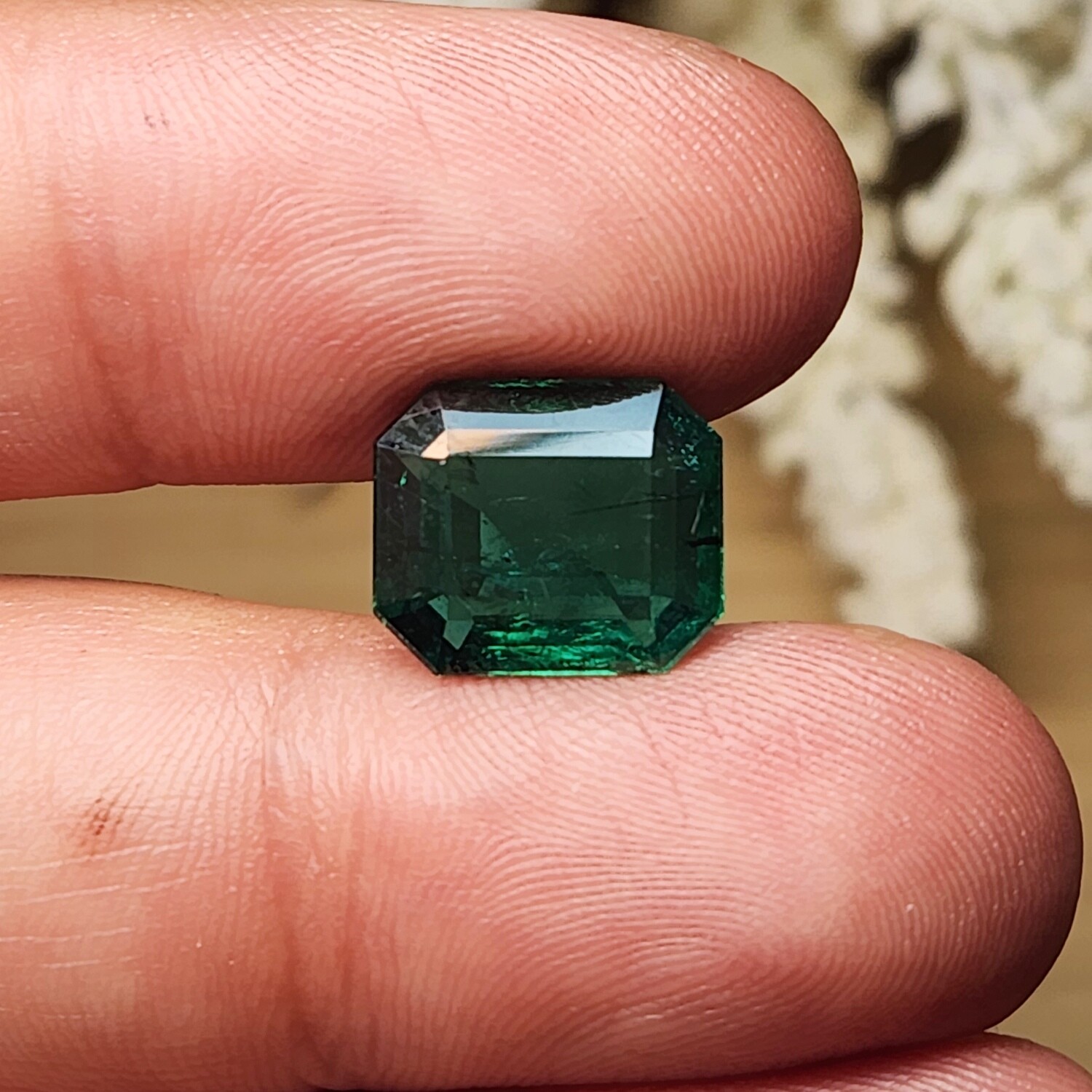 Emerald octagon cut 6.02 ct