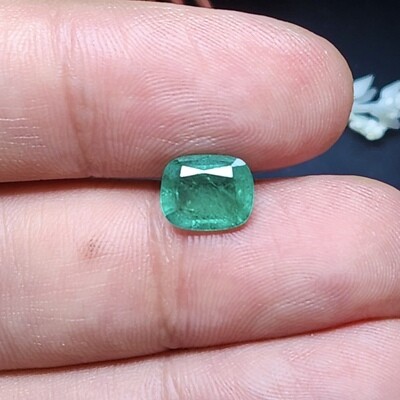 Emerald Cushion cut 2.48 ct