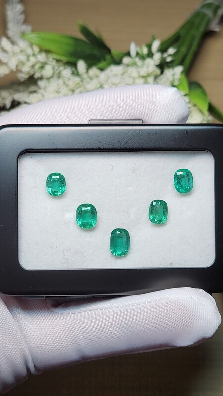 7.63 ct Emerald Cushion cut set