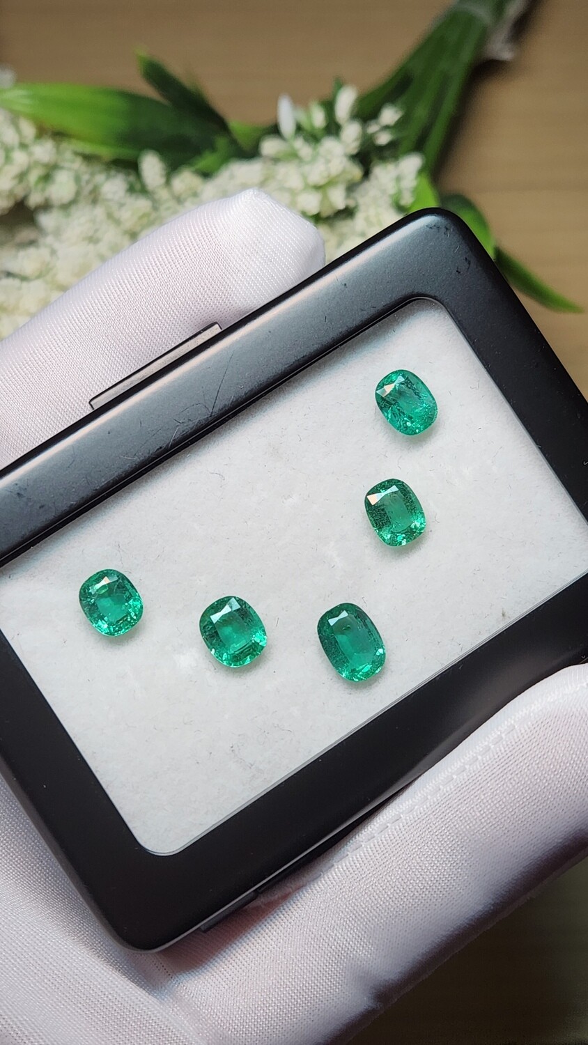 7.63 ct Emerald Cushion cut set