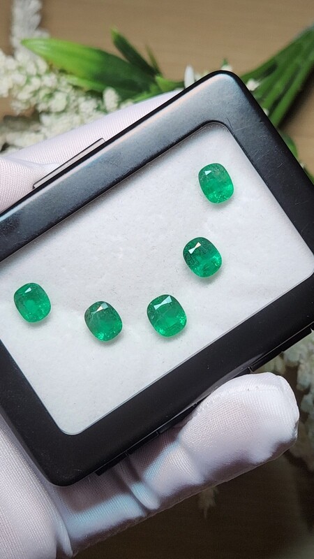 Emerald Cushion cut set 9.24 ct