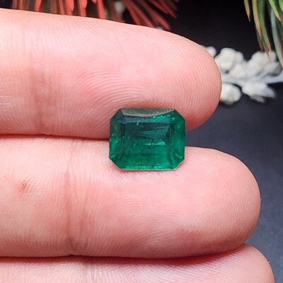 Emerald octagon cut 4.64 ct