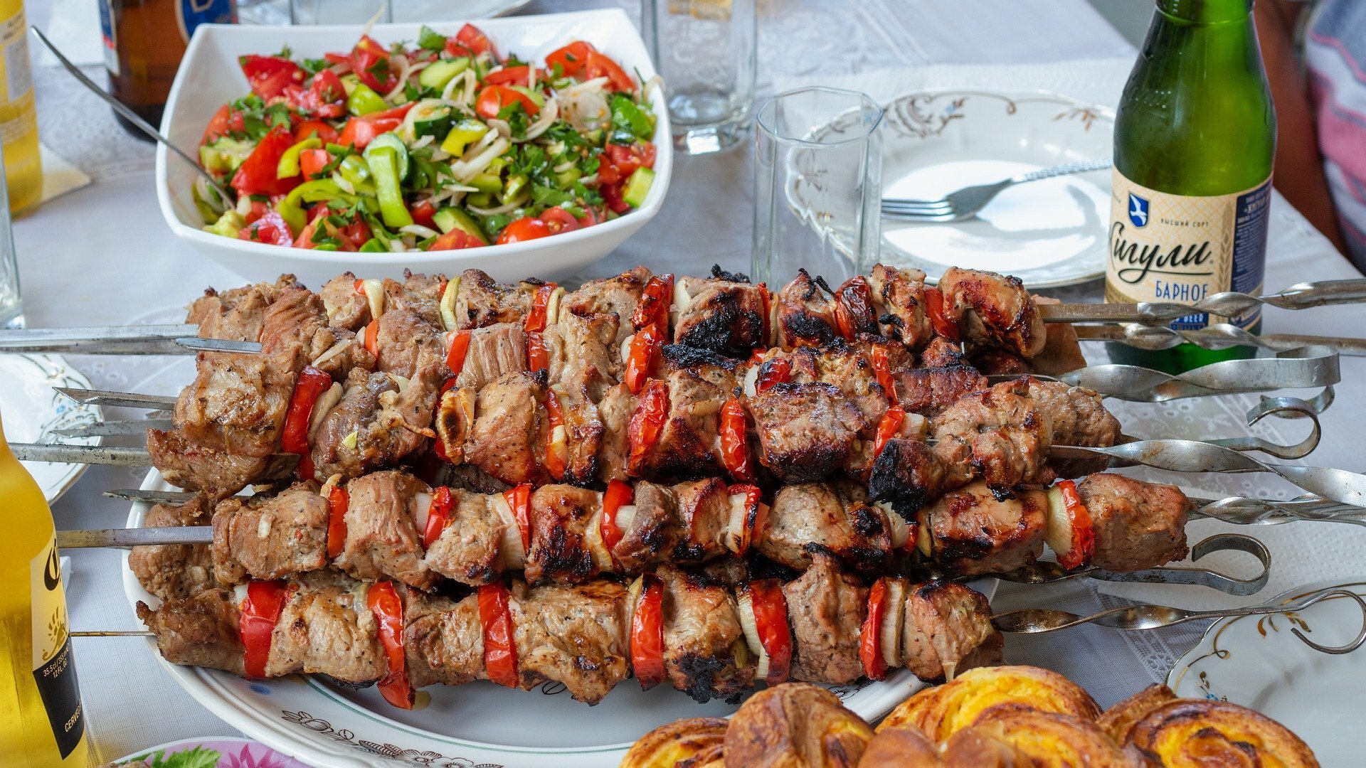 Cheeky Cook 23,5 Kamado Grill The Cheeky Cook Kamado grills, make you the Barbecue King