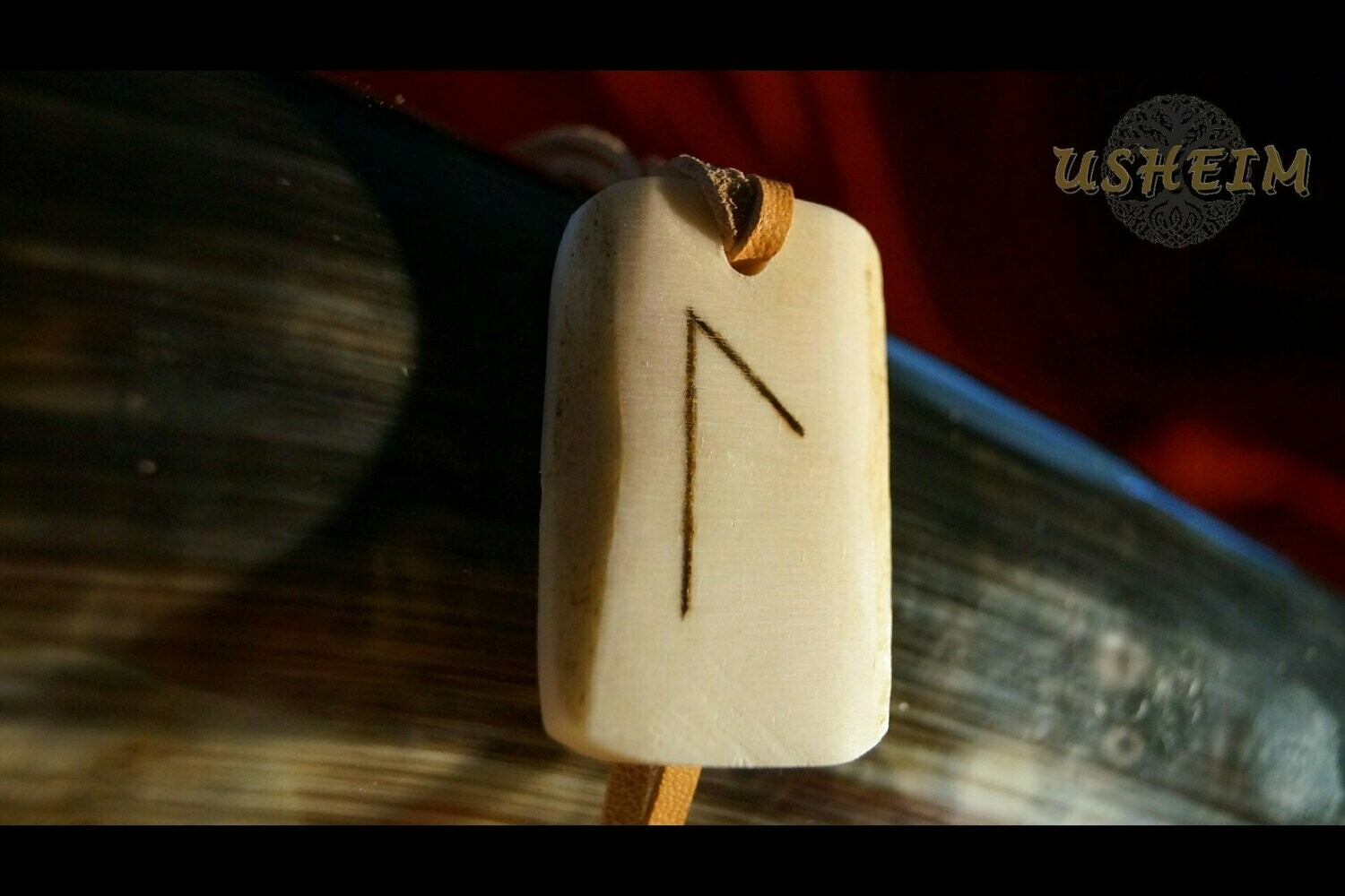 Knochenanhänger (groß) mit gebrannter Rune Laguz