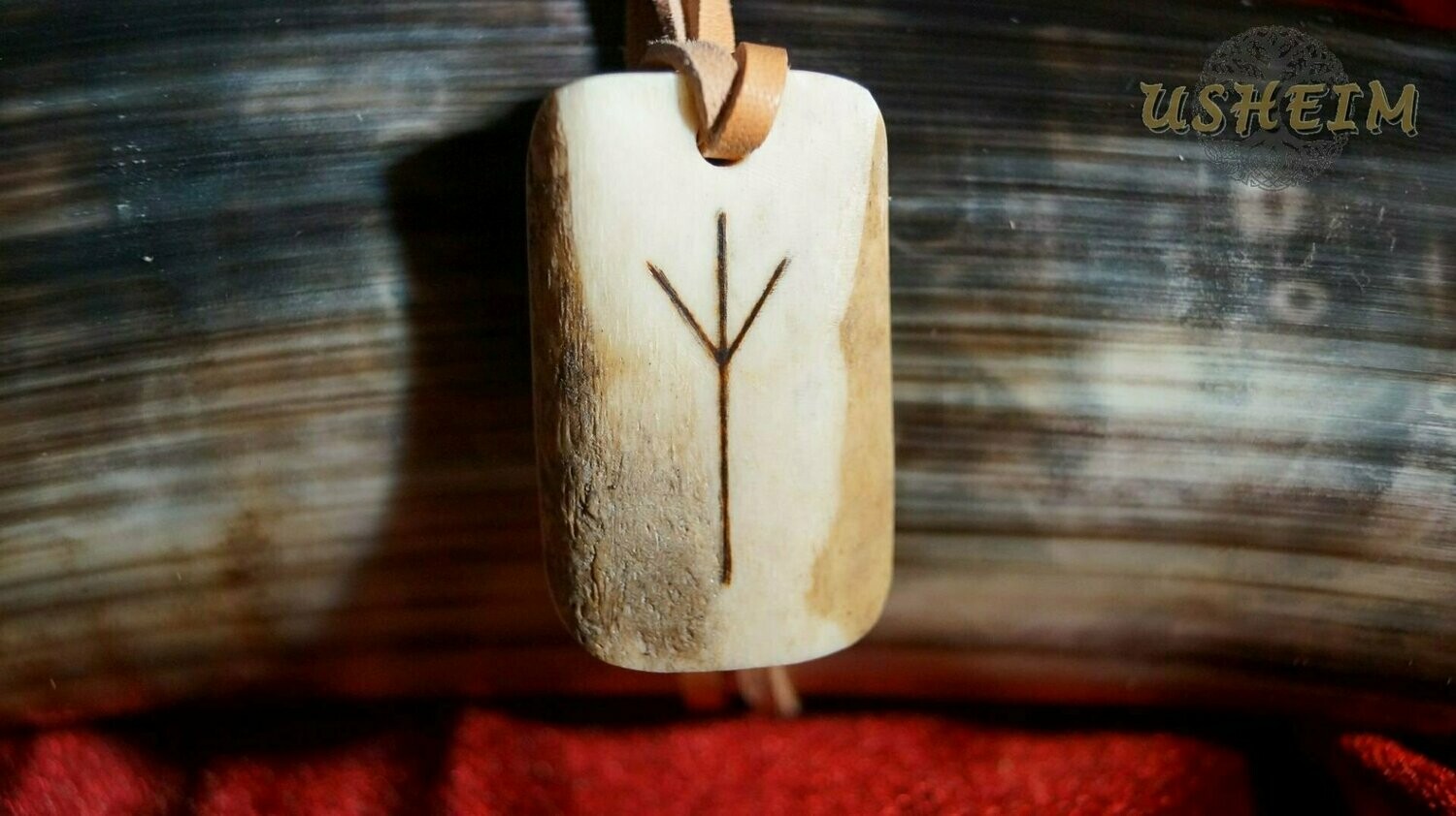 ​Knochenanhänger (groß) mit gebrannter Rune Algiz