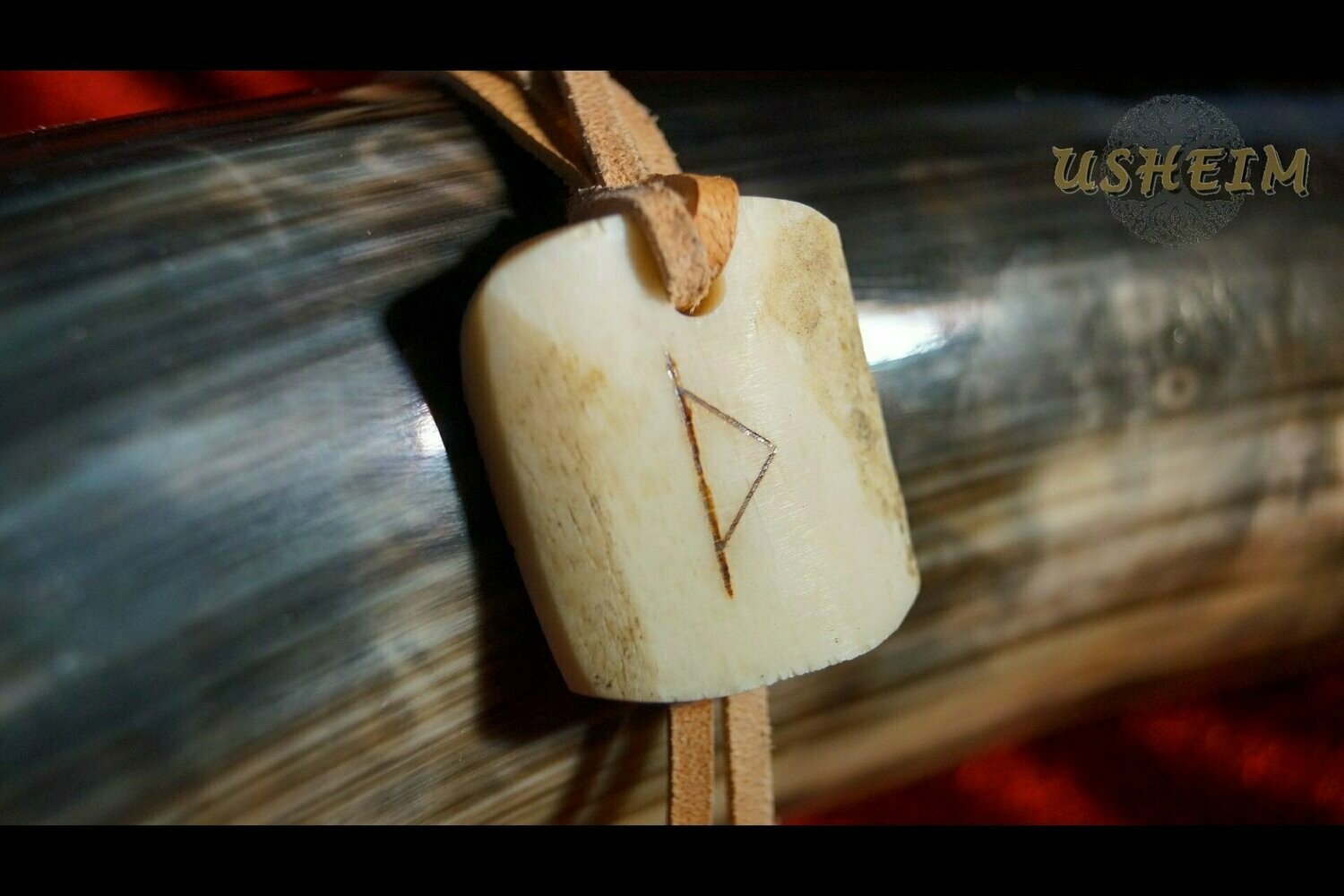 ​Knochenanhänger (klein) mit gebrannter Rune Thurisaz