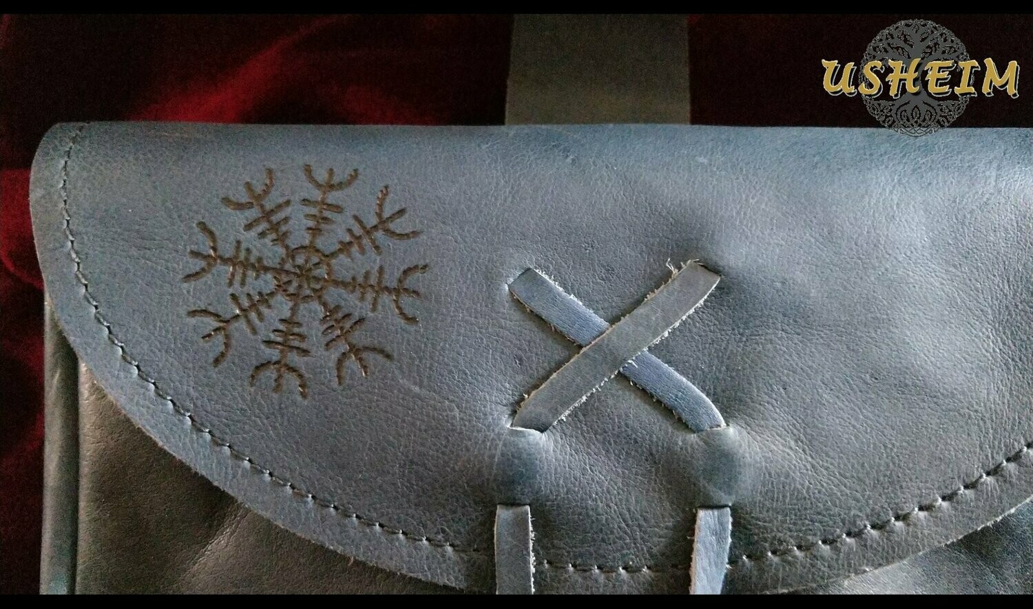 ​Gürteltasche „Trell“ -  blau mit Helm der Ehrfurcht