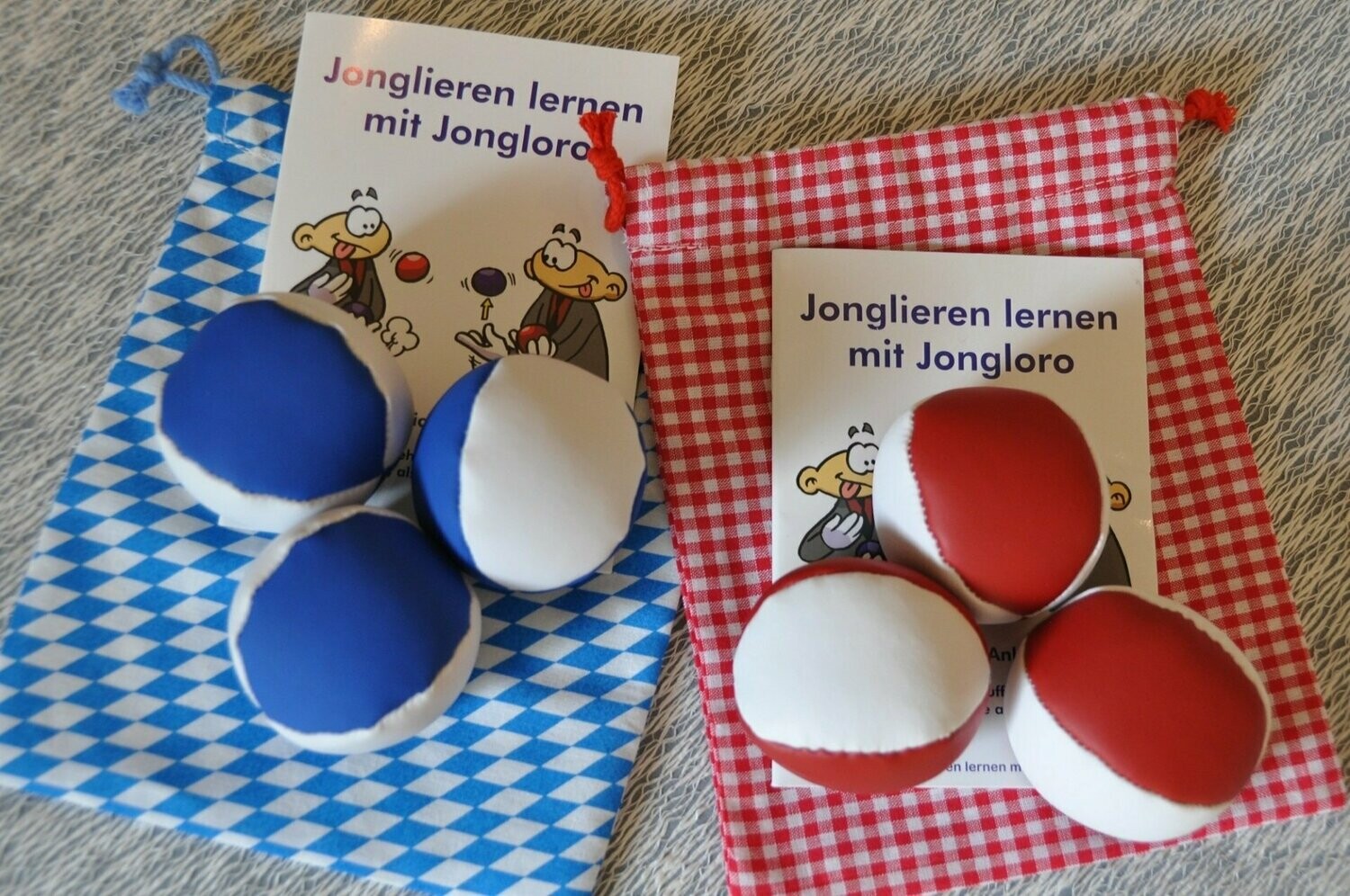 Jonglierball-Set BAVARIA 3 Bälle (Größe M) - Ballfarben: rot/weiß oder blau/weiß) mit Anleitung im Baumwollsäckchen Jonglierball-Set BAVARIA 3 Bälle (Größe M) - Ballfarben: rot/weiß oder blau/weiß) mit Anleitung im Baumwollsäckchen