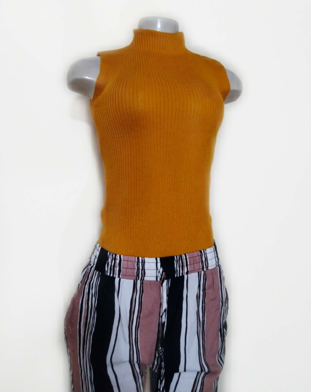 BLUSA TRICOT COM GOLA ALTA
