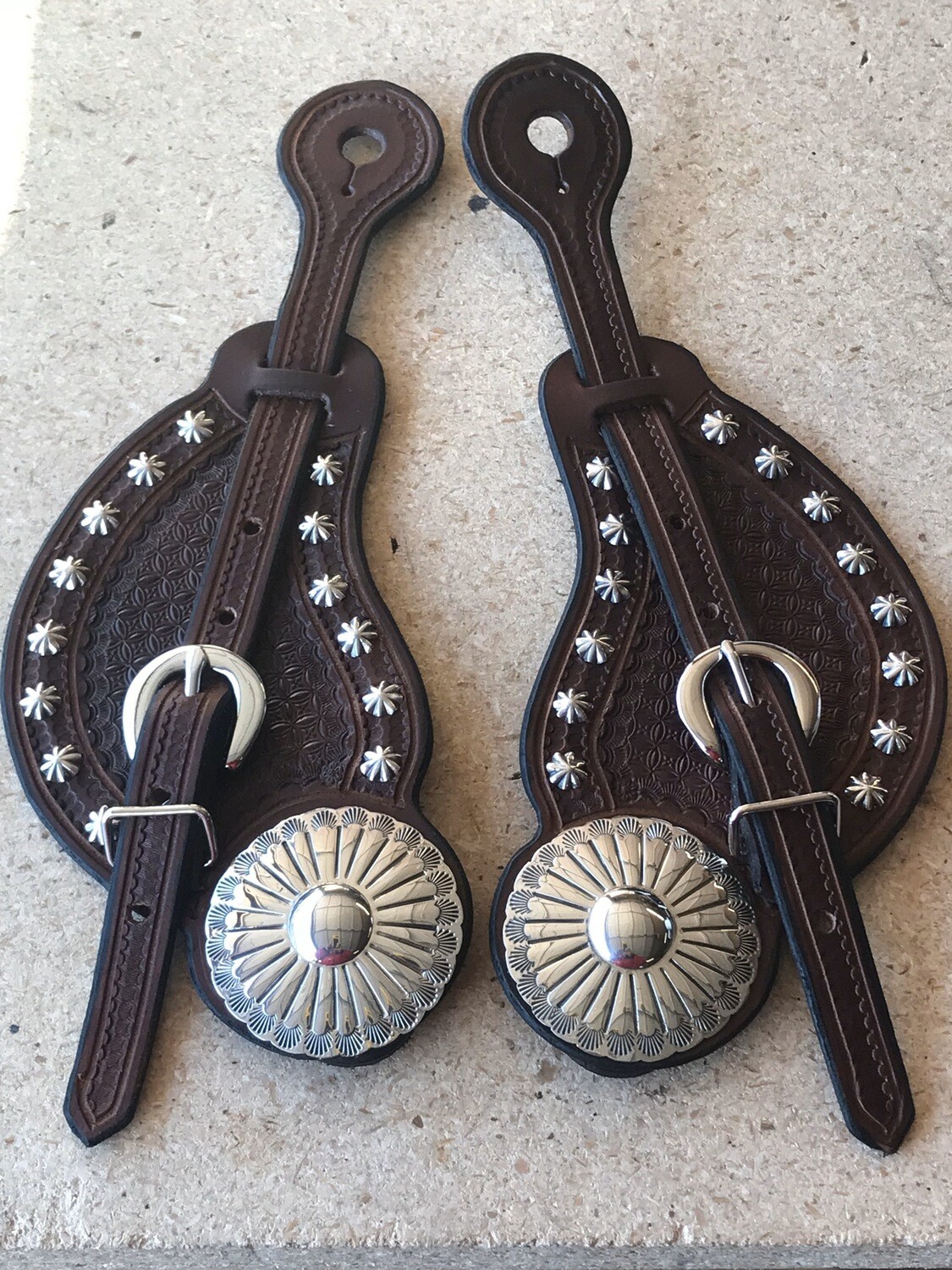 Vaquero Spur Straps With Geronimo Concho Brown
