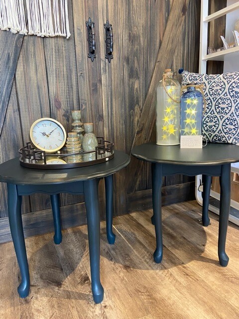Set of 2 End tables