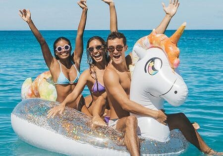 GIGANTIC 2 TO 3-PERSON GLITTER FLOATS SEAHORSE OR UNICORN