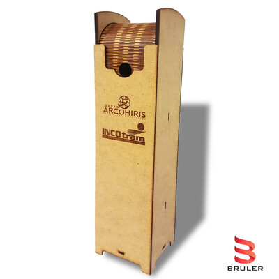 Caja portavino con tapa doblada giratoria