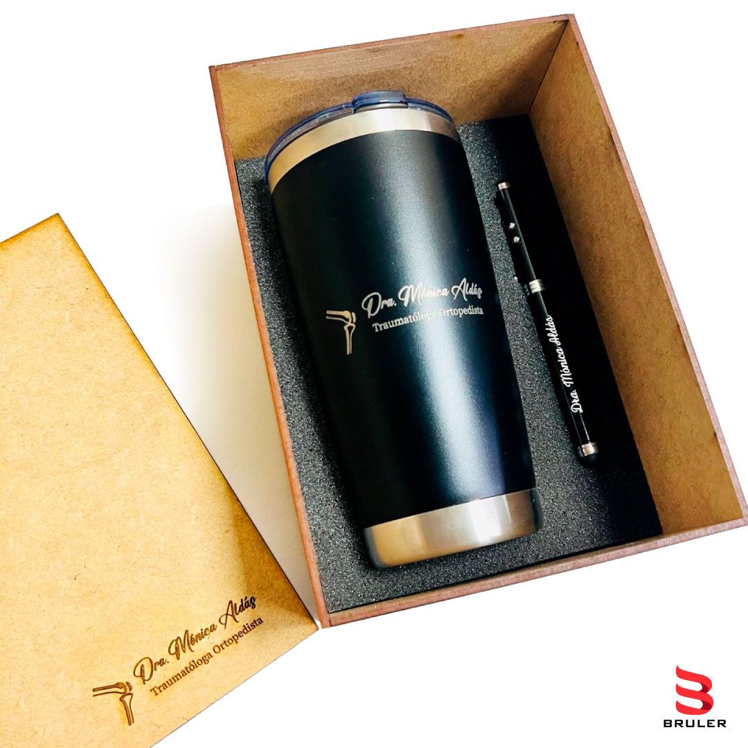 Combo tumbler 20oz + esfero puntero láser