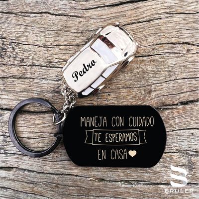 Llavero  grande negro con auto 3D personalizado