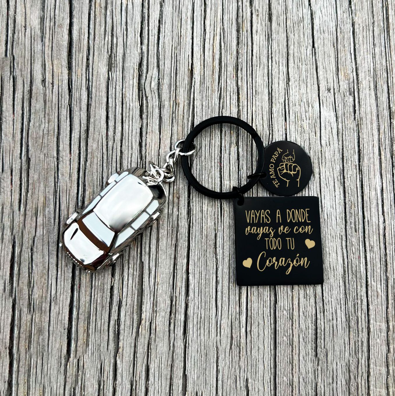 Llavero cuadrado círculo negro con auto 3D personalizado