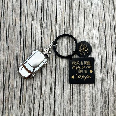 Llavero cuadrado círculo negro con auto 3D personalizado