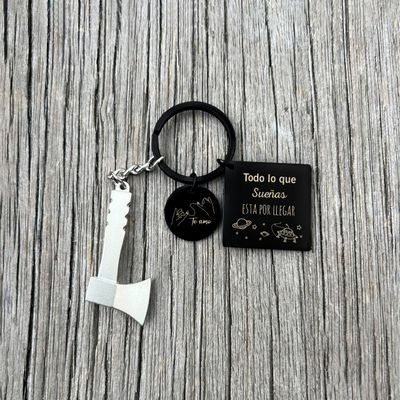Llavero cuadrado círculo negro con hacha 3D personalizado