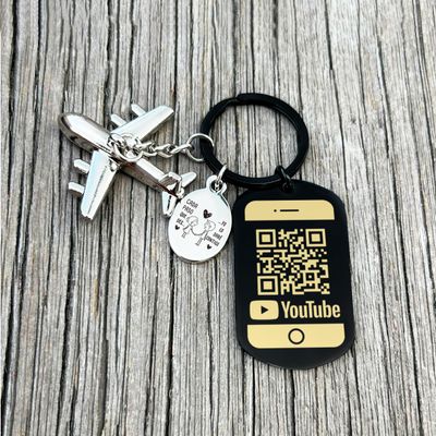 Llavero rectangulo negro ovalo con avión 3D personalizado