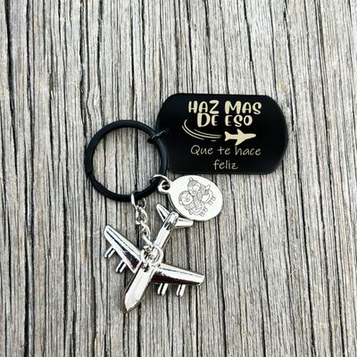 Llavero rectangulo negro ovalo con avión 3D personalizado