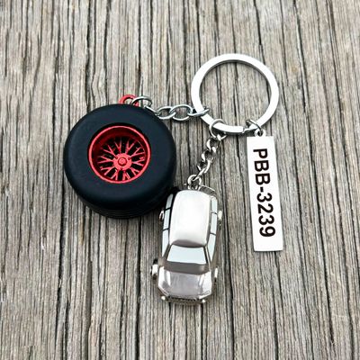 Llavero delgado con auto y rueda3D personalizado