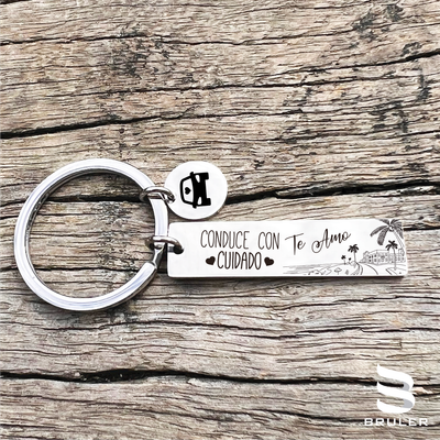 Llavero rectangular pequeño con círculo en acero inoxidable