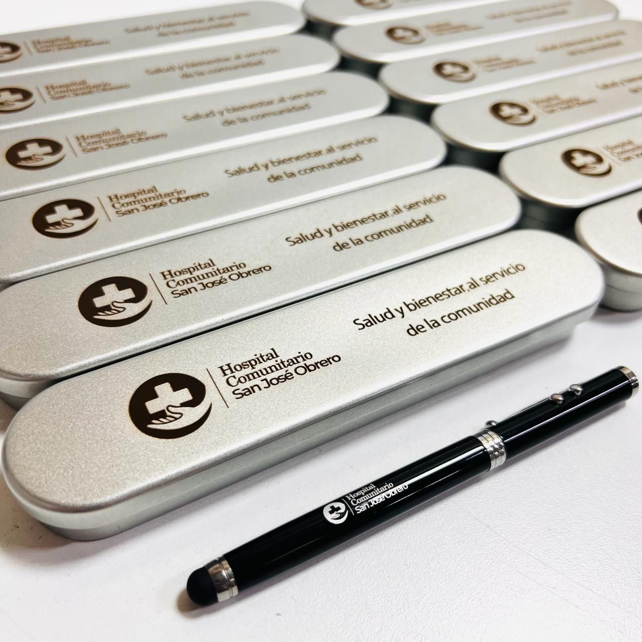 Esfero puntero láser+ Caja metálica personalizada