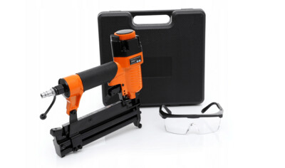 Druckluft Tacker Nagler im Starter Set Druckluft Tacker Nagler im Starter Set