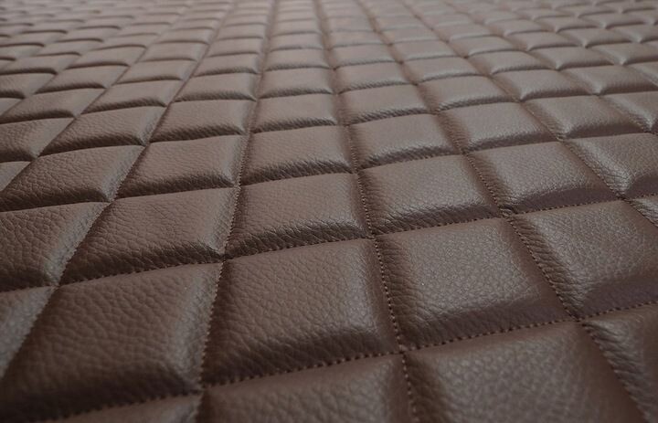 POLSTERSTOFF AUS ÖKO-LEDER GESTEPPTES MATERIAL 10 MM Dunkelbraun POLSTERSTOFF AUS ÖKO-LEDER GESTEPPTES MATERIAL 10 MM Dunkelbraun