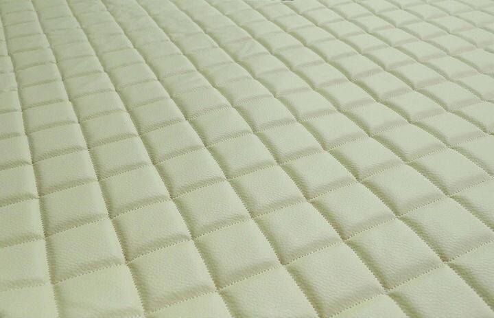 POLSTERSTOFF AUS ÖKO-LEDER GESTEPPTES MATERIAL 10 MM Hell- Beige POLSTERSTOFF AUS ÖKO-LEDER GESTEPPTES MATERIAL 10 MM Hell- Beige
