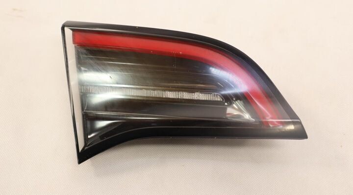 Original TESLA MODEL 3 Rückleuchte LINKS HINTEN 1502088-00-C