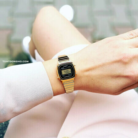 Японские часы Casio с Бриллиантом