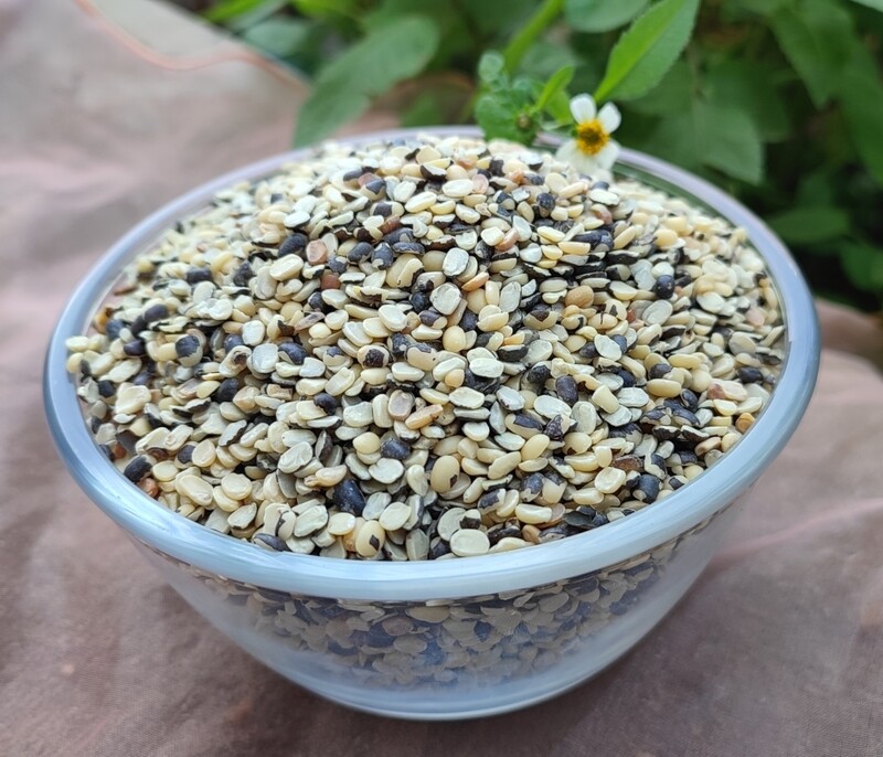 Black gram/Urad Dal (ಉದ್ದಿನ ಬೇಳೆ) (with husk) Black gram/Urad Dal (ಉದ್ದಿನ ಬೇಳೆ) (with husk)
