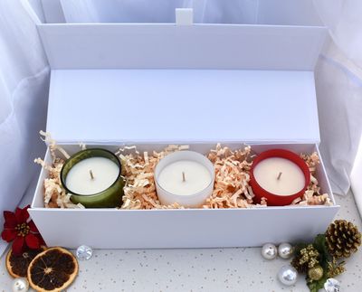Gift box of 3 Christmas Scented Candles. Luxury Soy Wax Candles in box. 35 hour burn. Gift box of 3 Christmas Scented Candles. Luxury Soy Wax Candles in box. 35 hour burn.