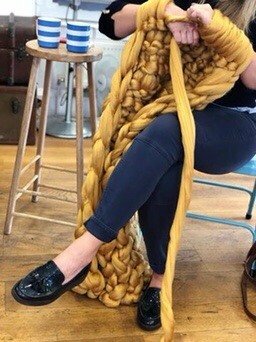 Beginners Arm knit a throw workshop at Beinn books, Dufftown