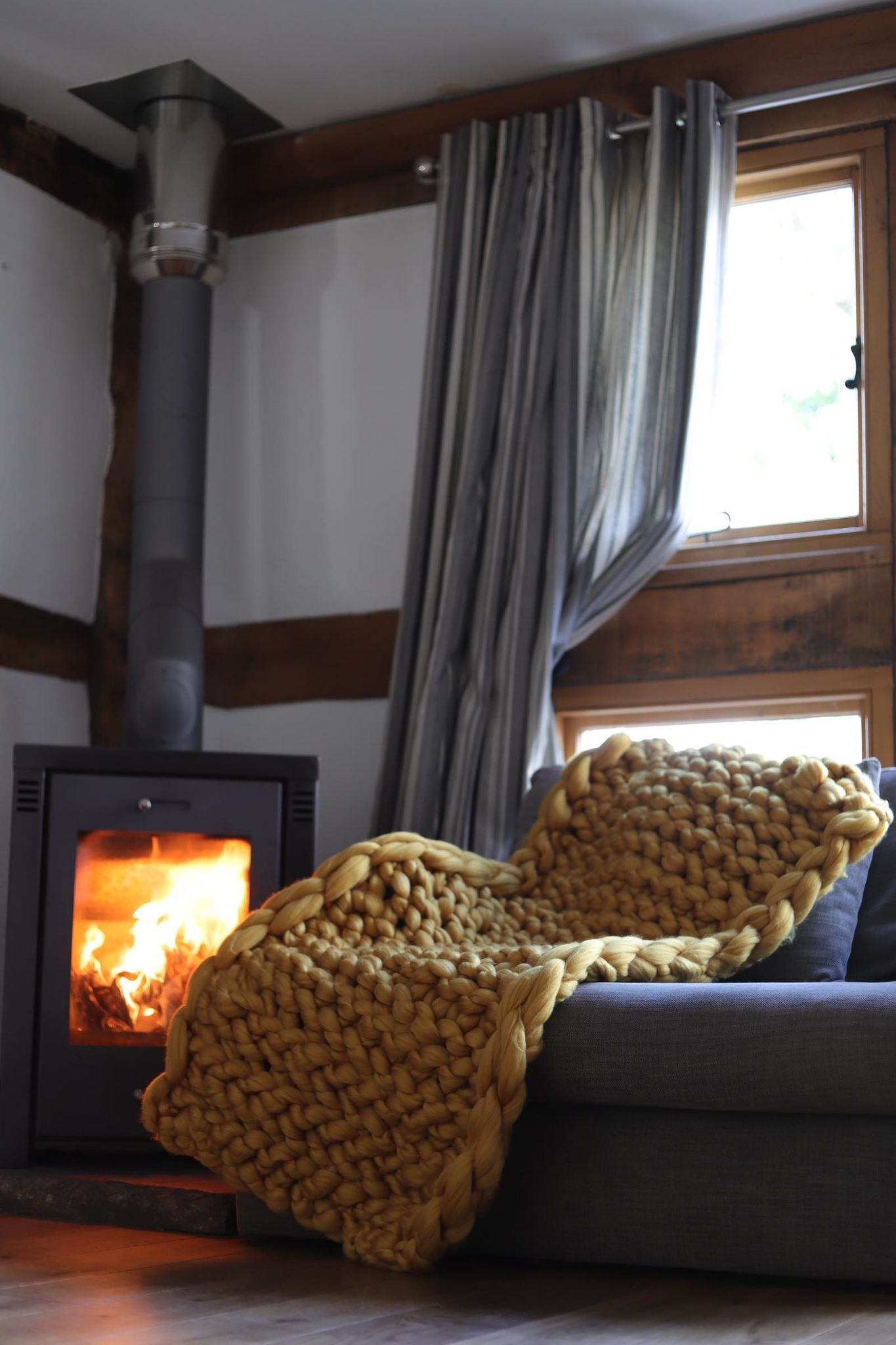 Beginners Arm knit a throw workshop at Beinn books, Dufftown