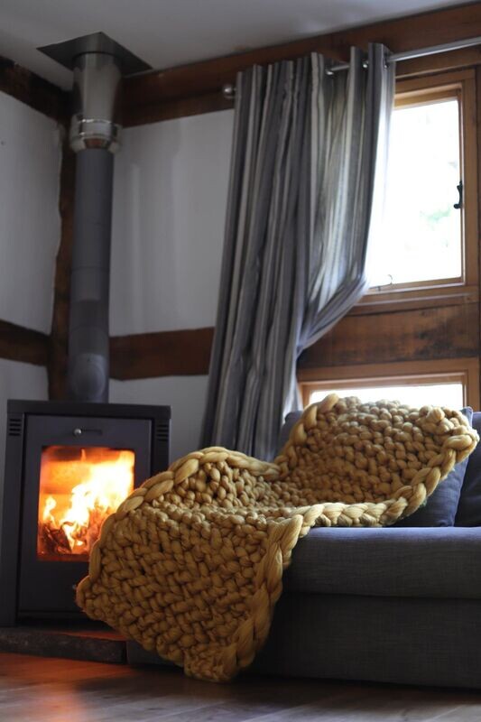 Beginners Arm knit a throw workshop at The Royal Oak, Cullen