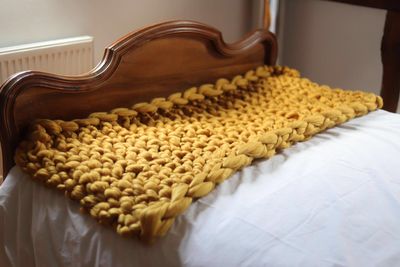 Beginners Arm knit a throw workshop at Johnstons of Elgin
