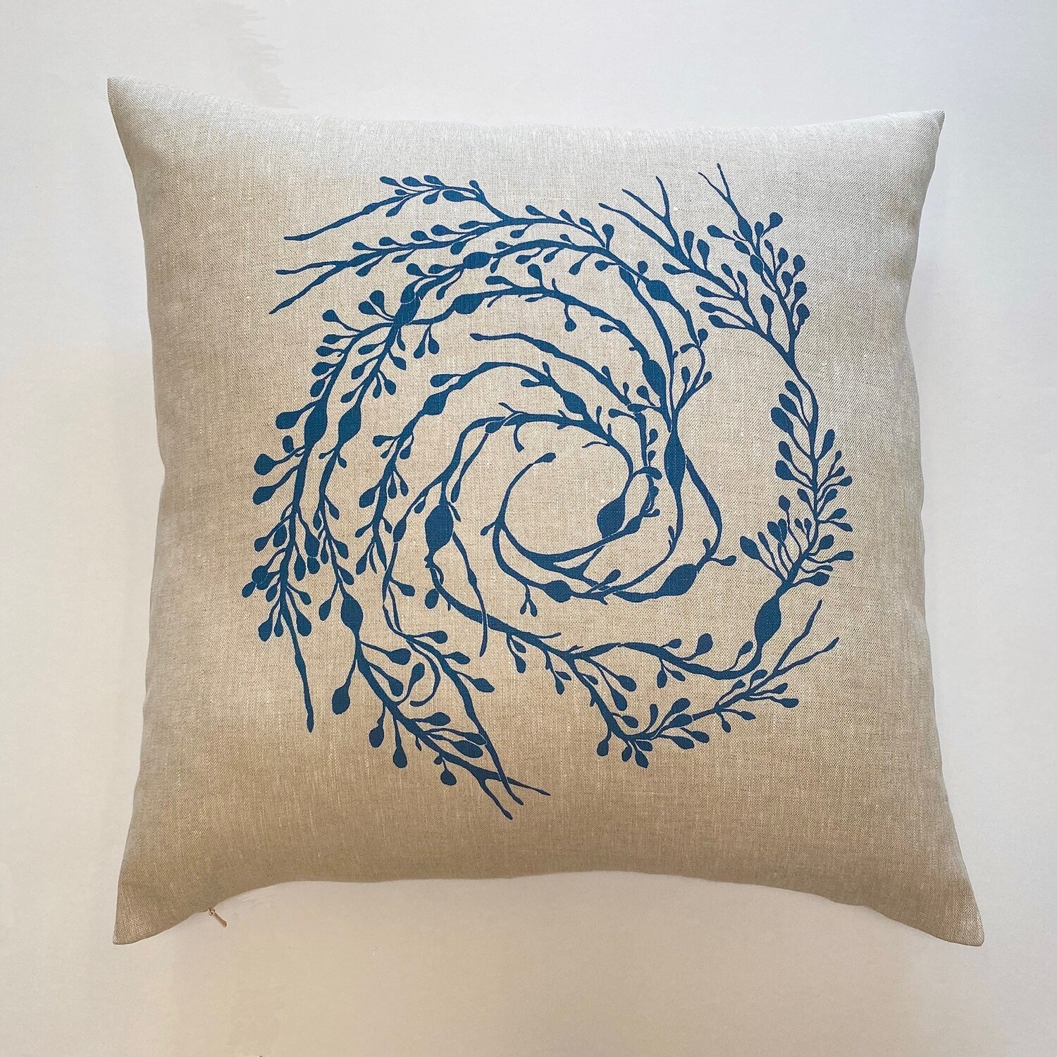 Knotted Wrack Swirl Cushion