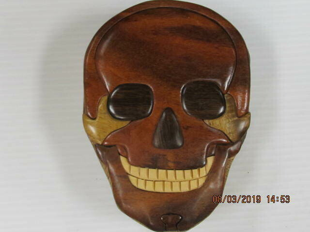 WOODEN INTARSIA FINE SKULL
