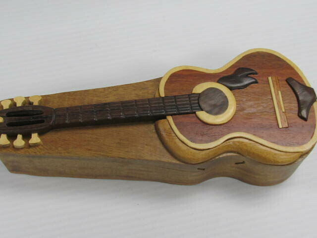 ACCOUTIC GUITAR