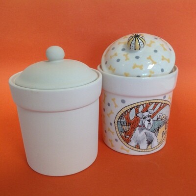 Tea Canister with lid, straight sides, knob on lid