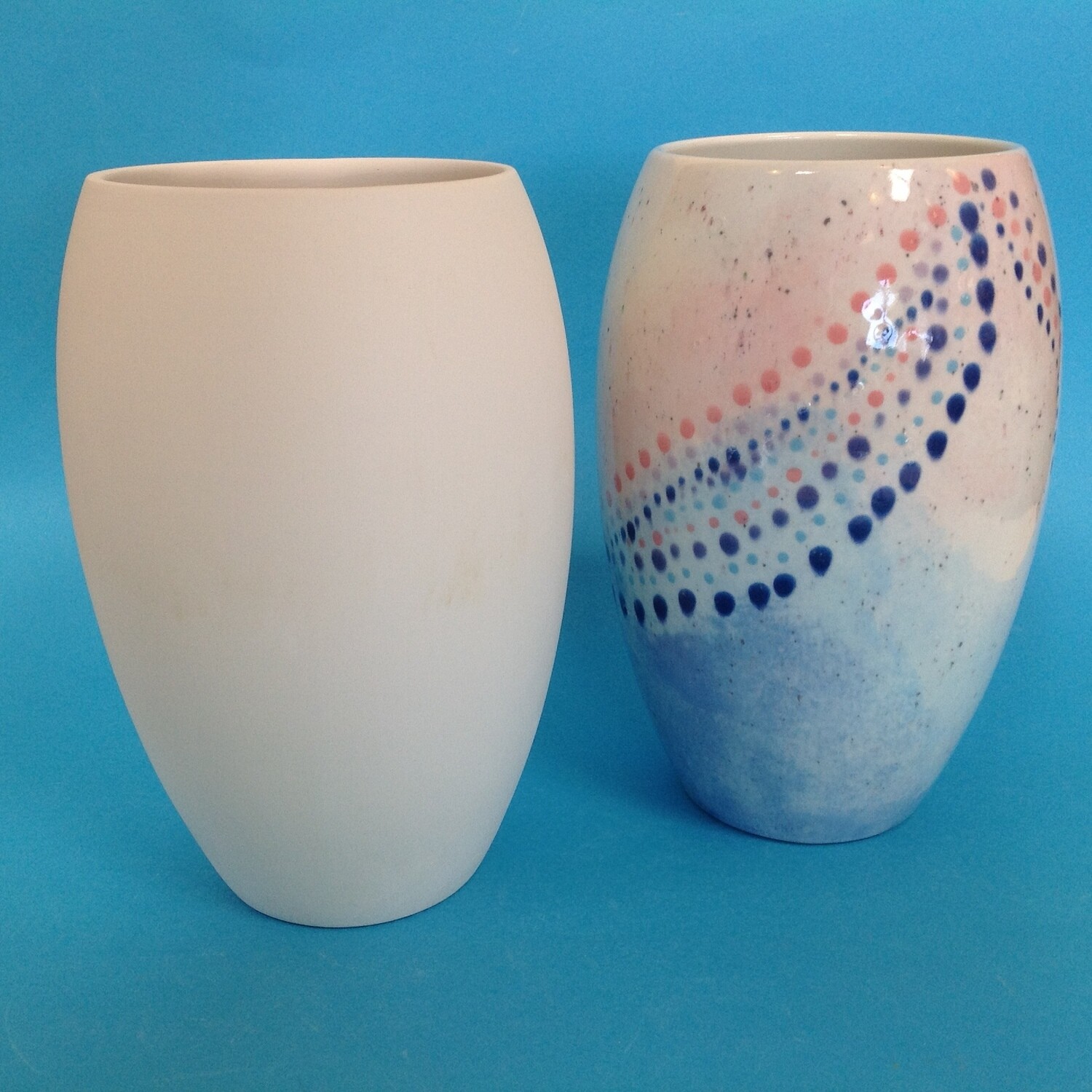 Vase - tall, rounded 22cm