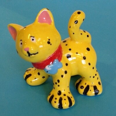 Cat - pouncing, bent tail