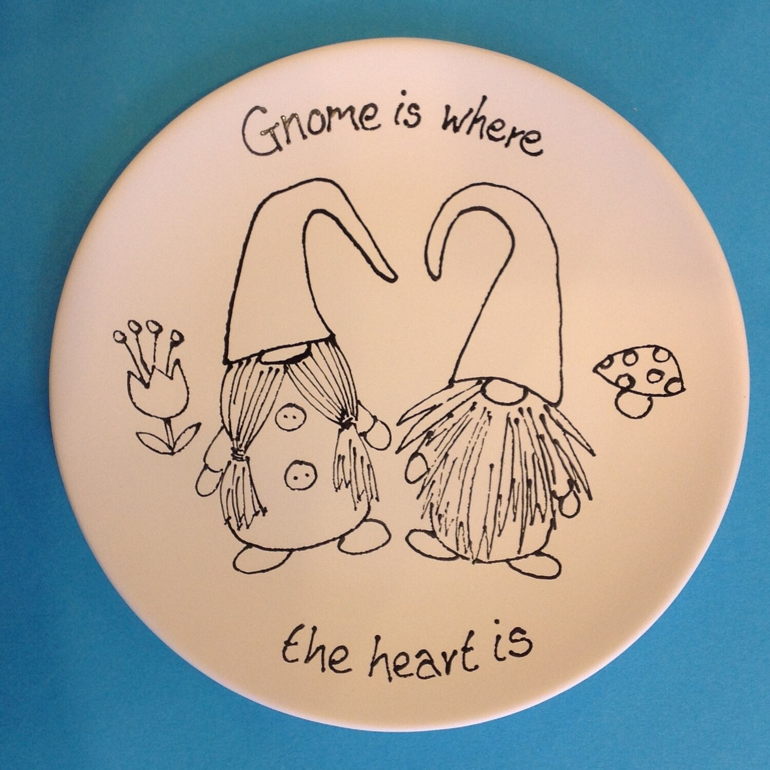 Plate - rimless 20cm &quot;Gnome is where the heart is&quot;