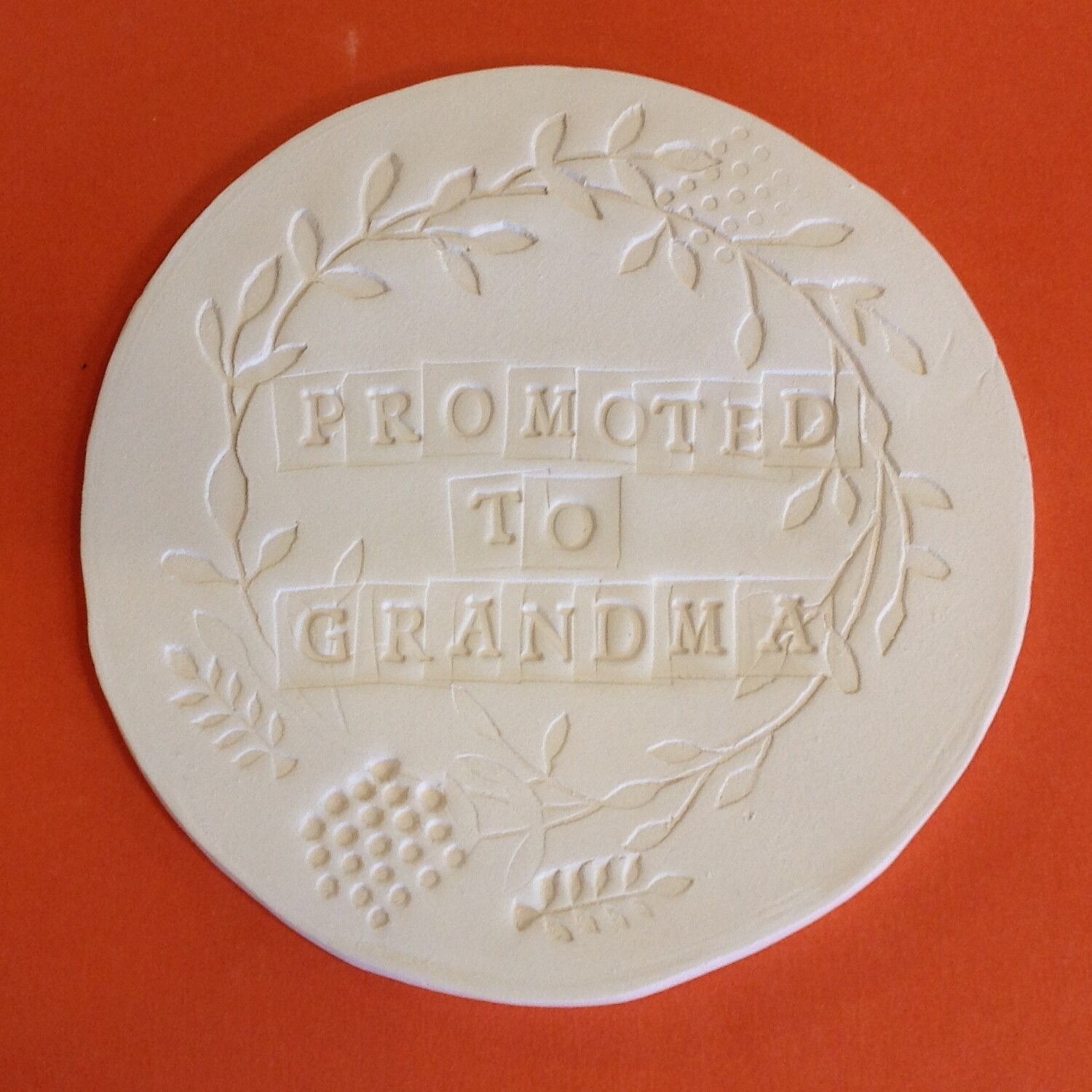 Plaque - round &quot;Promoted to Grandma&quot;