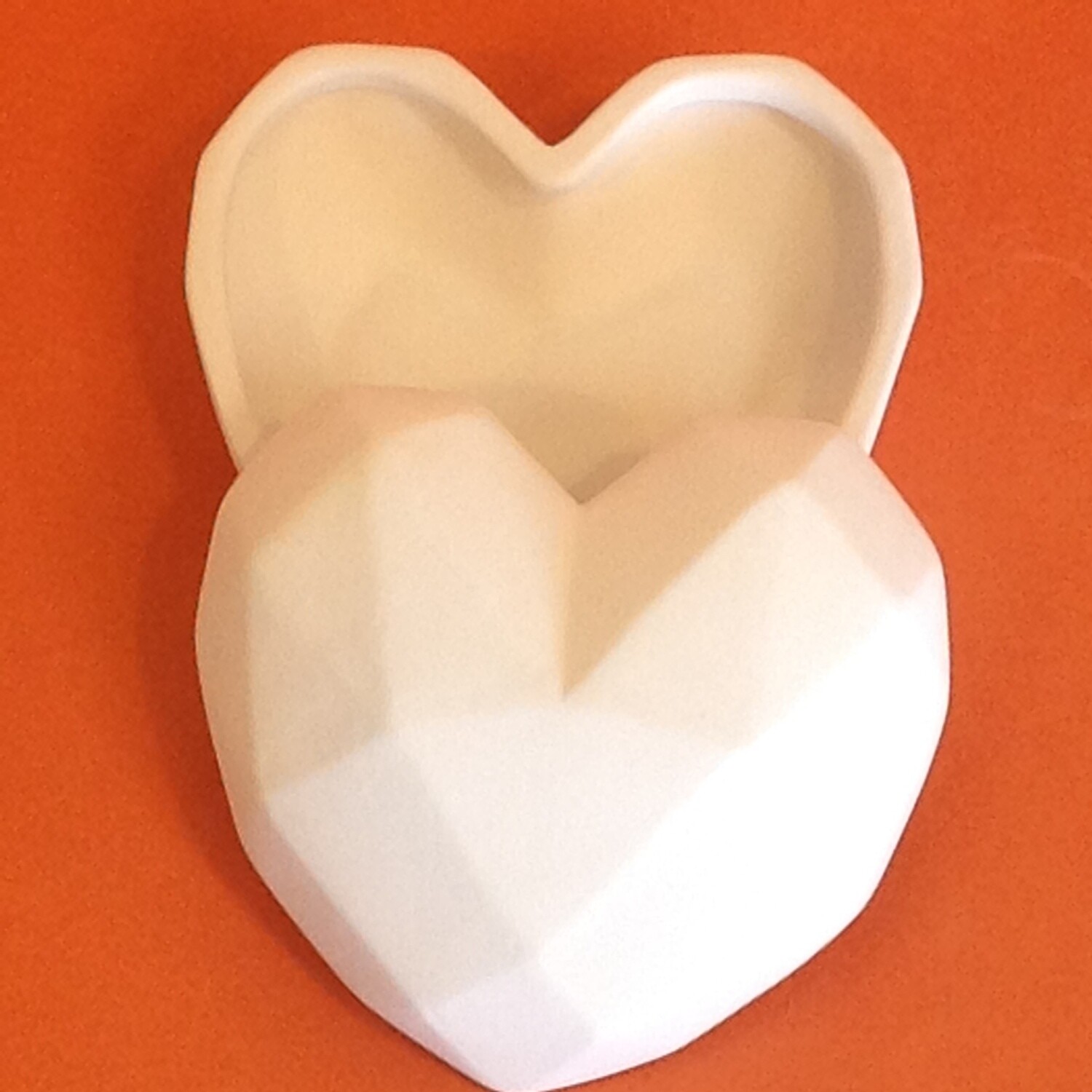 Heart box, faceted, 12cm wide